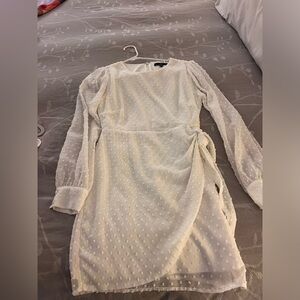 Size small Lulu’s wrap dress. Ivory/white.